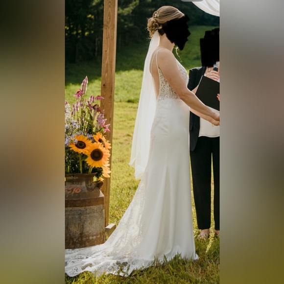 Lis Simon O’Dell Wedding Dress - Picture 3 of 5